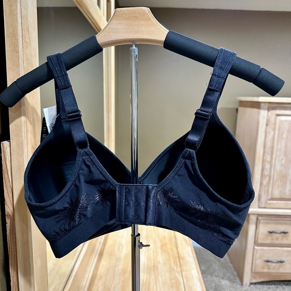 Hanes Black Full-Coverage Bra with Molded Cups - Picture 2 of 5